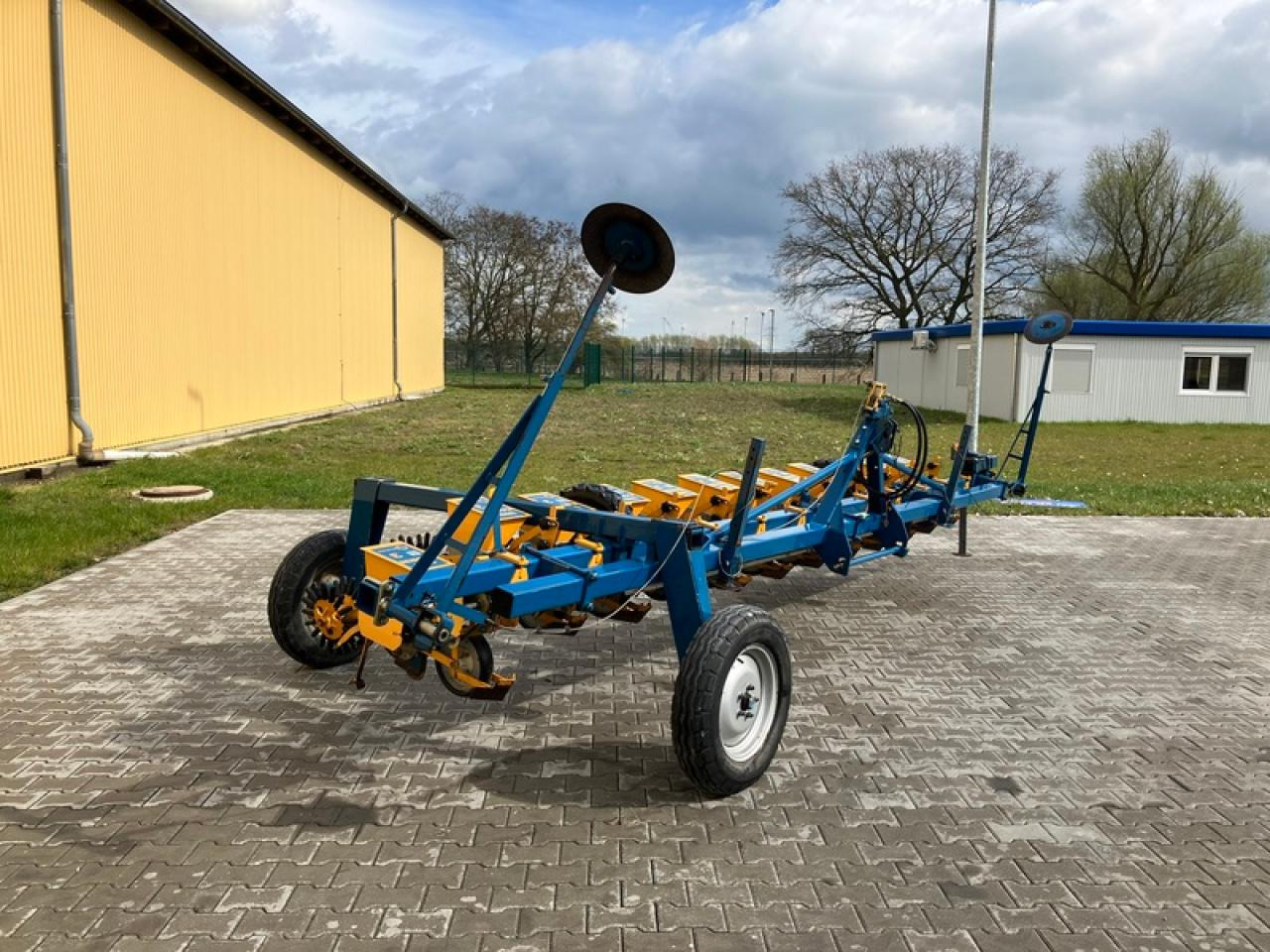 Kleine RÜBENDRILLMASCHINE KLEINE UNICORN - Precíziós vetőgép: 5 kép. Kleine RÜBENDRILLMASCHINE KLEINE UNICORN - Precíziós vetőgép: 5 kép.