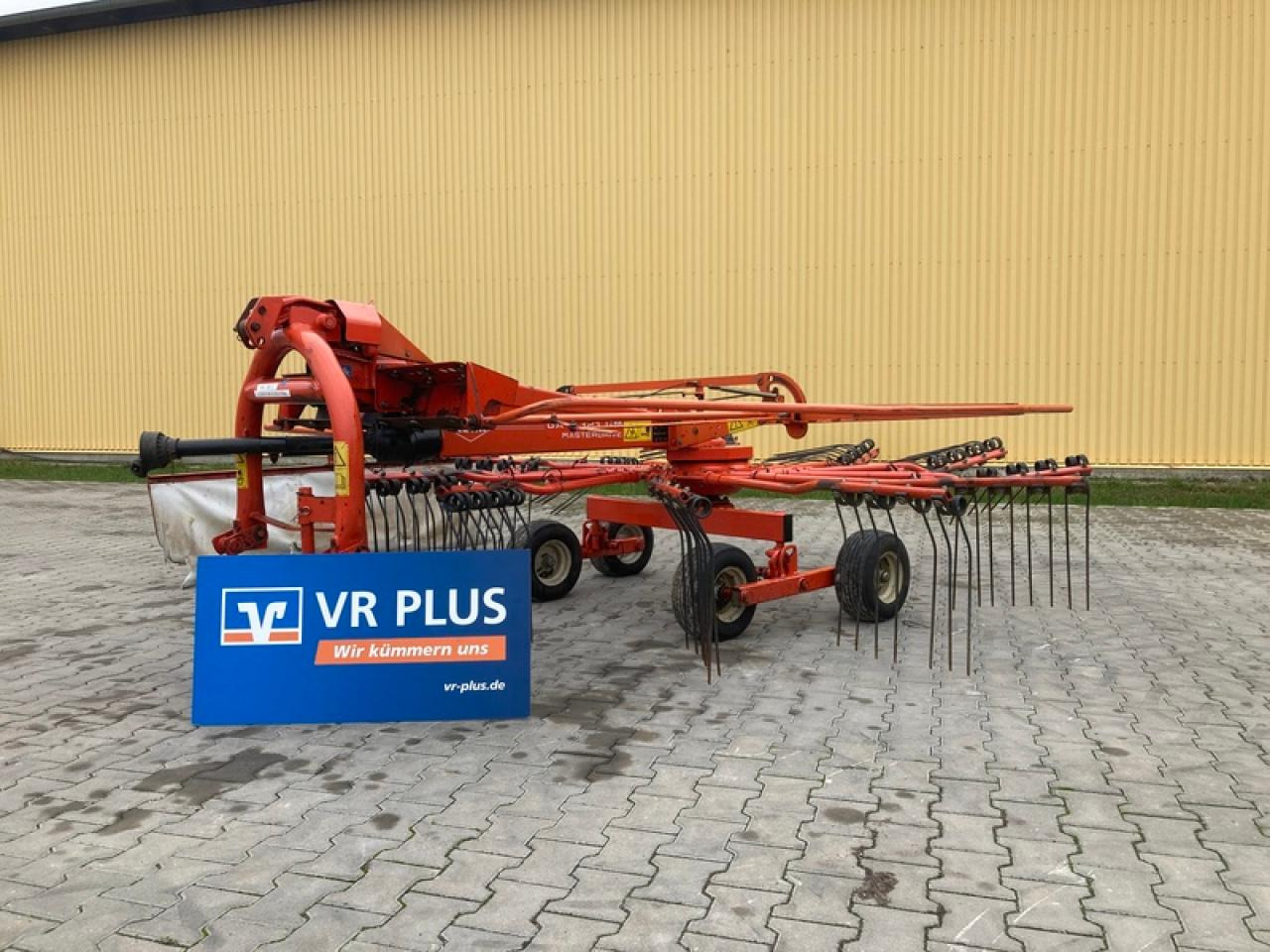 Kuhn GA 4321 GM - Szénaforgató: 1 kép. Kuhn GA 4321 GM - Szénaforgató: 1 kép.