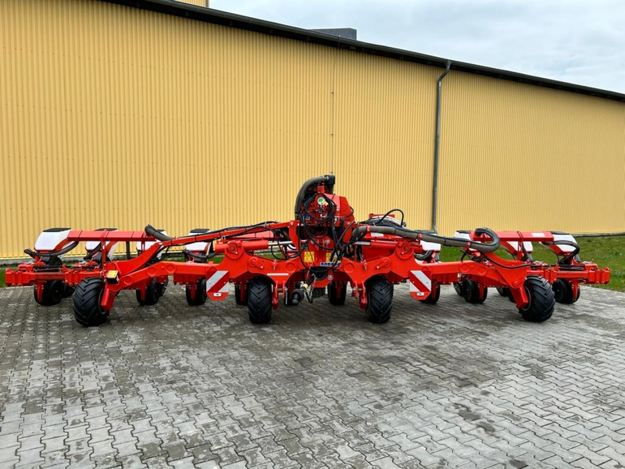 Kuhn MAXIMA 3RXLE - Precíziós vetőgép: 2 kép. Kuhn MAXIMA 3RXLE - Precíziós vetőgép: 2 kép.