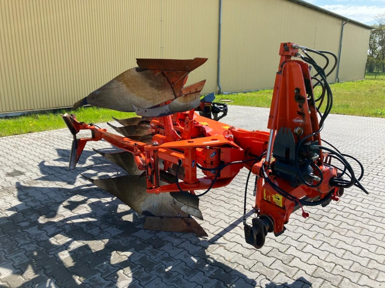 Kuhn VM 153 - Eke: 4 kép. Kuhn VM 153 - Eke: 4 kép.