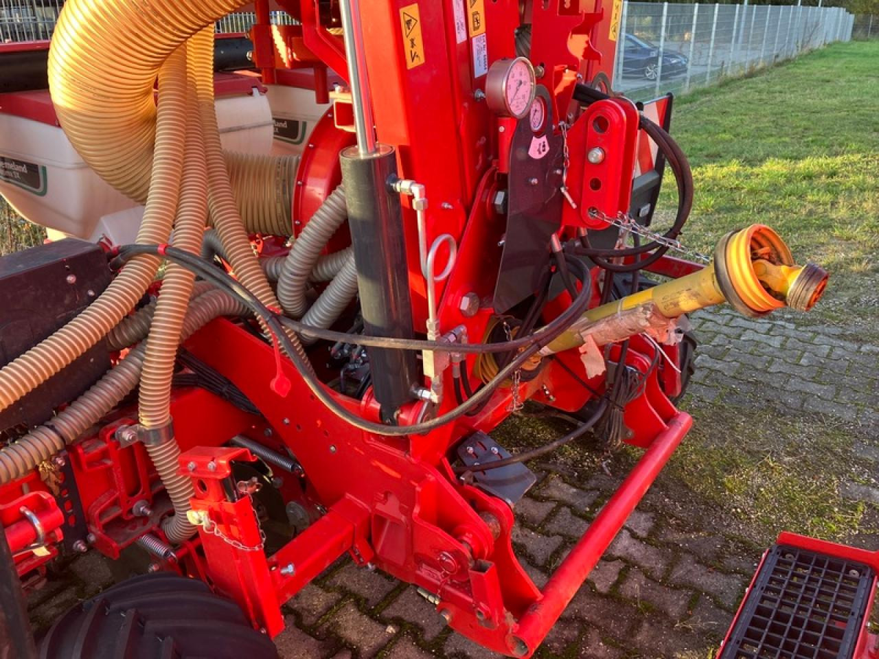 Kverneland OPTIMA 12 SX + FRONTTANK//GEOSEED - Precíziós vetőgép: 5 kép. Kverneland OPTIMA 12 SX + FRONTTANK//GEOSEED - Precíziós vetőgép: 5 kép.