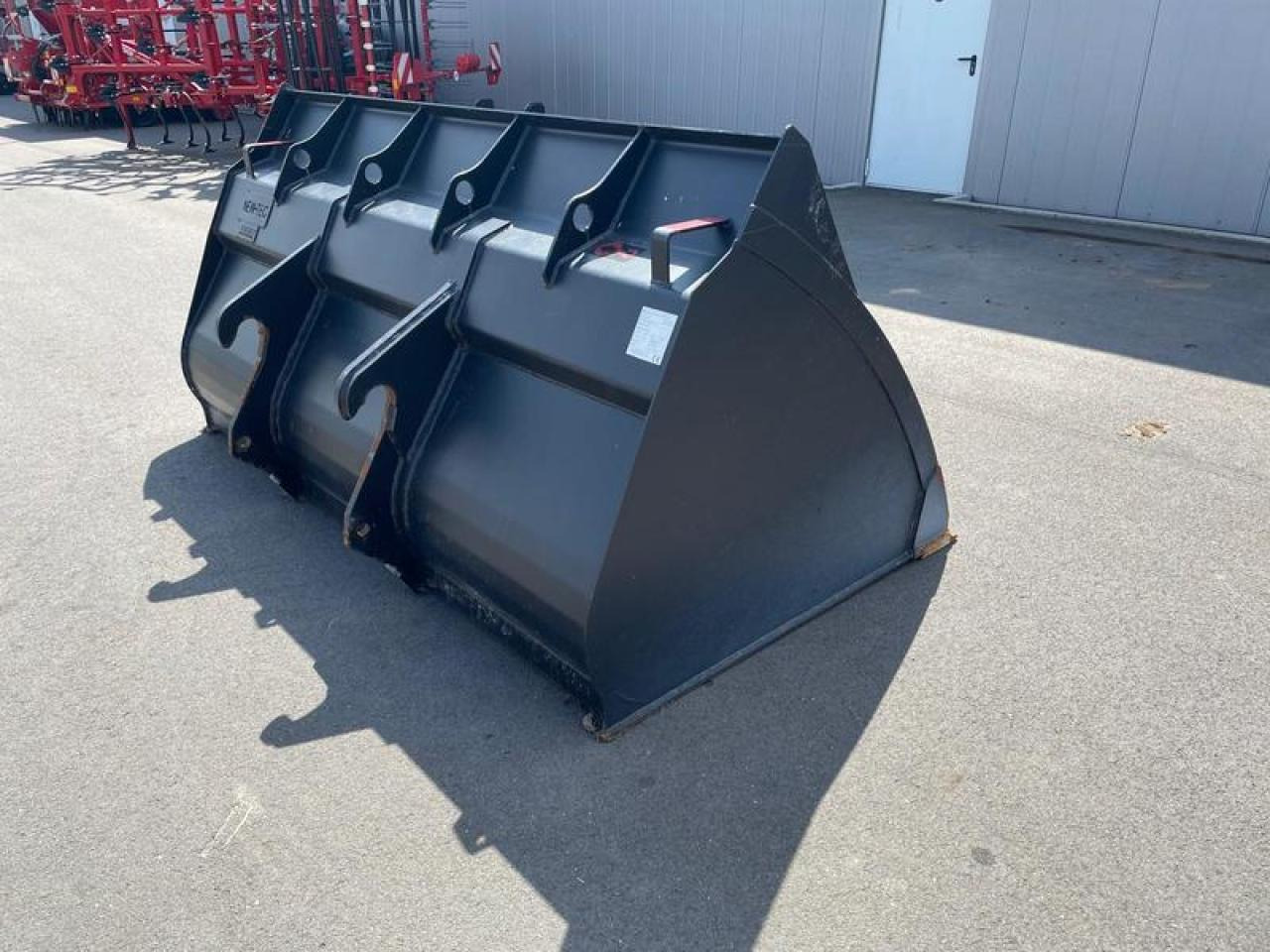 LEICHTGUTSCHAUFEL NEW HOLLAND CASE - Rakodókanál: 3 kép. LEICHTGUTSCHAUFEL NEW HOLLAND CASE - Rakodókanál: 3 kép.