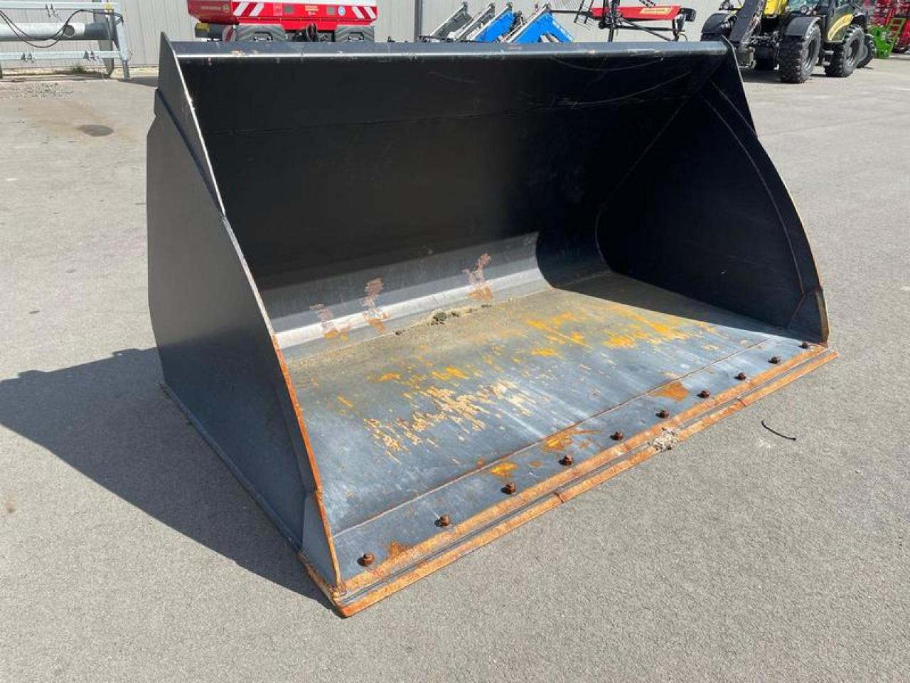 LEICHTGUTSCHAUFEL NEW HOLLAND CASE - Rakodókanál: 4 kép. LEICHTGUTSCHAUFEL NEW HOLLAND CASE - Rakodókanál: 4 kép.