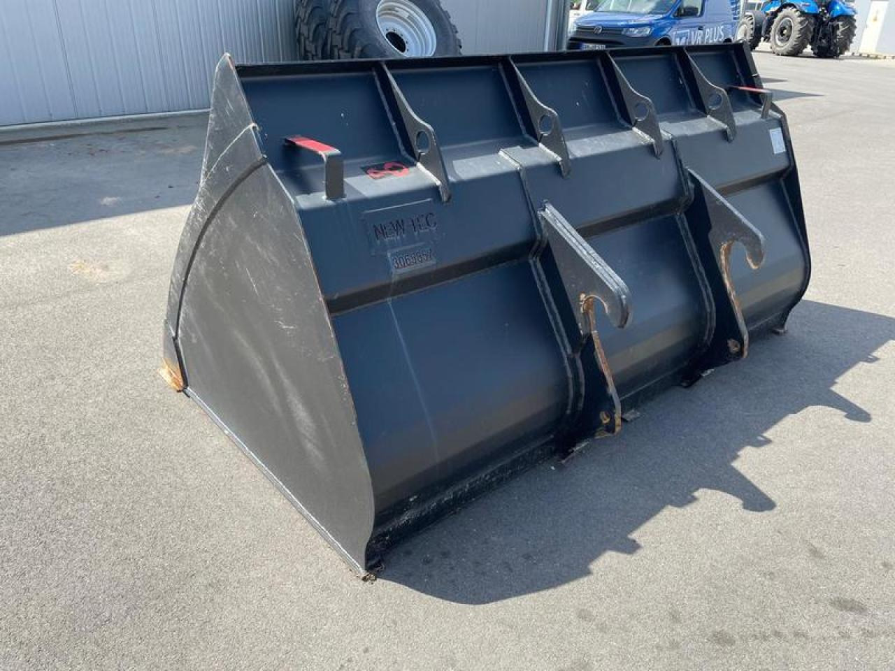 LEICHTGUTSCHAUFEL NEW HOLLAND CASE - Rakodókanál: 2 kép. LEICHTGUTSCHAUFEL NEW HOLLAND CASE - Rakodókanál: 2 kép.