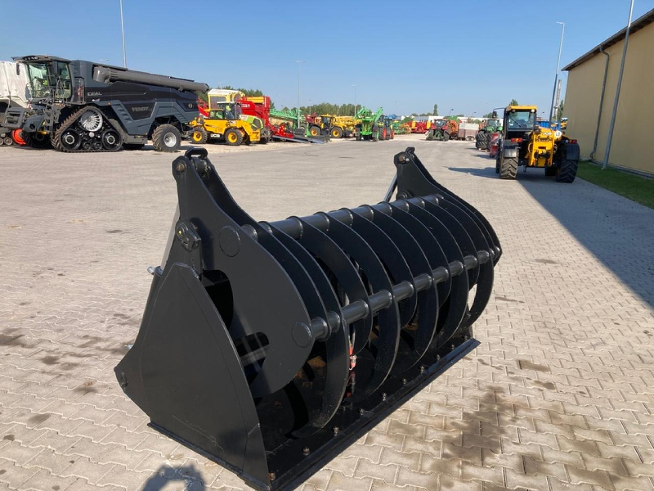 LSB SILAGEGREIFSCHAUFEL AKTION - Rakodókanál: 2 kép. LSB SILAGEGREIFSCHAUFEL AKTION - Rakodókanál: 2 kép.