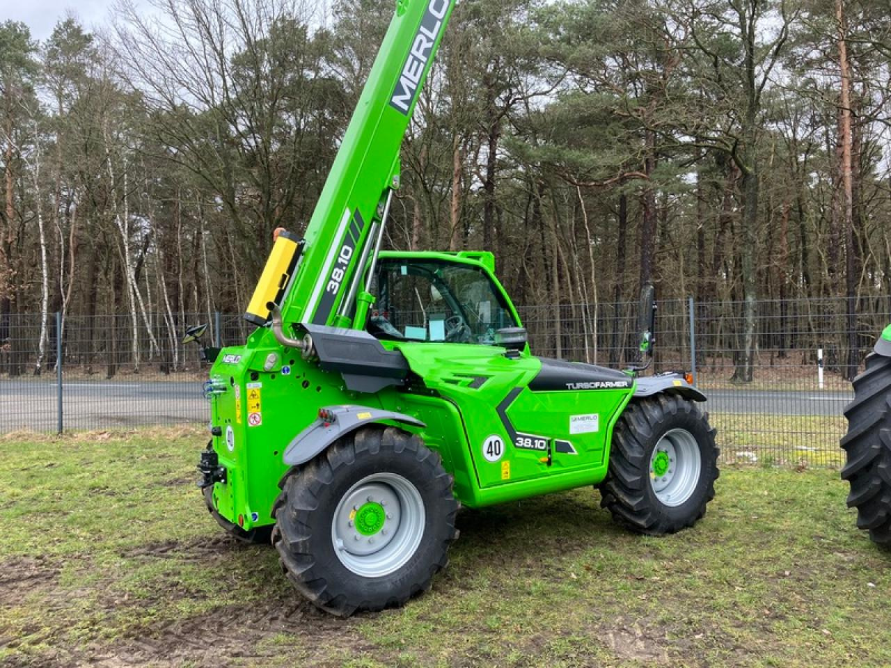 Merlo TF 38.10TT AKTION - Teleszkópos rakodó: 4 kép. Merlo TF 38.10TT AKTION - Teleszkópos rakodó: 4 kép.