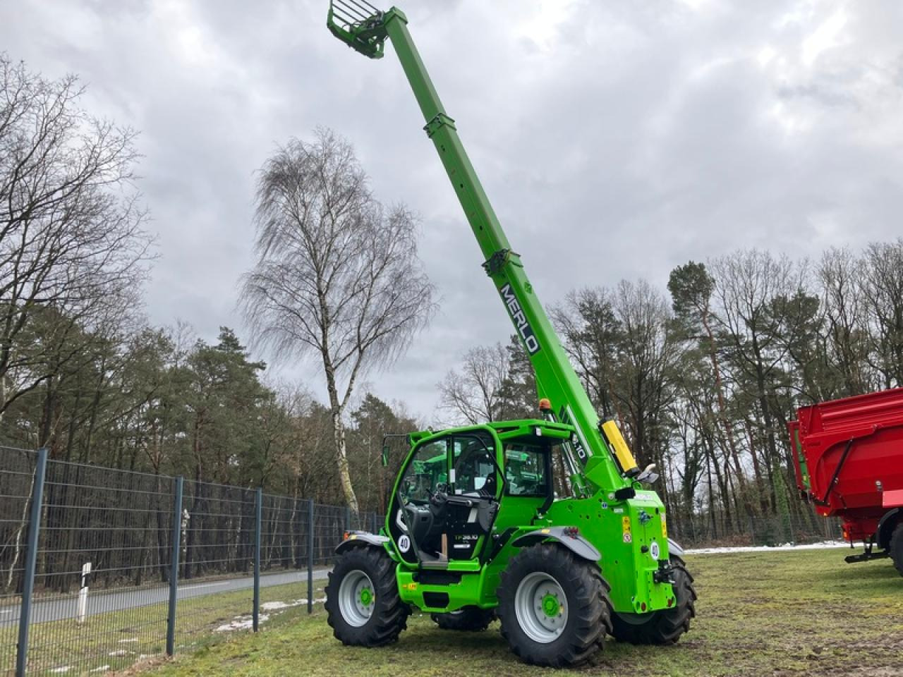 Merlo TF 38.10TT AKTION - Teleszkópos rakodó: 3 kép. Merlo TF 38.10TT AKTION - Teleszkópos rakodó: 3 kép.