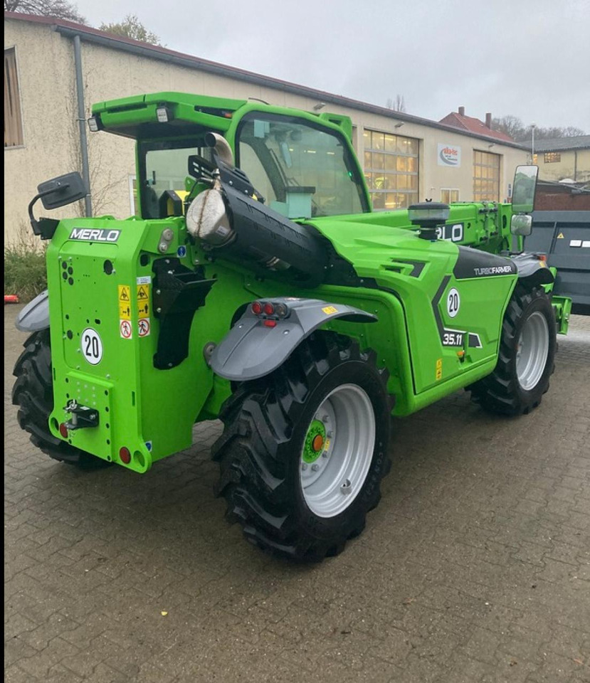 Merlo TF35.11TT - Teleszkópos rakodó: 3 kép. Merlo TF35.11TT - Teleszkópos rakodó: 3 kép.