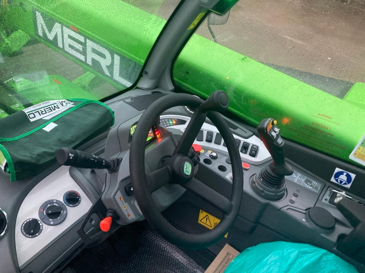 Merlo TF35.11TT - Teleszkópos rakodó: 5 kép. Merlo TF35.11TT - Teleszkópos rakodó: 5 kép.