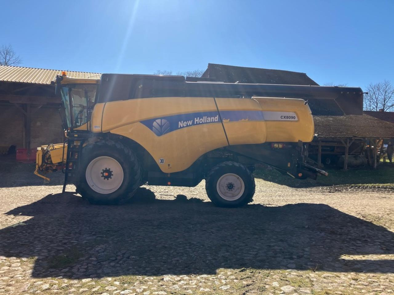 New Holland CX 8090 ALLRAD - Kombájn: 2 kép. New Holland CX 8090 ALLRAD - Kombájn: 2 kép.