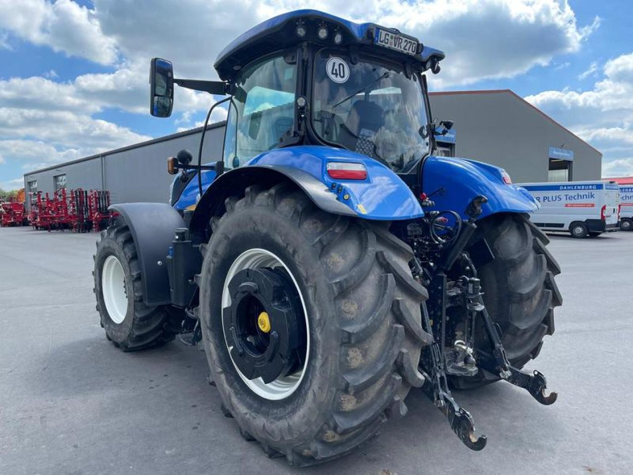 New Holland T 7.270 AUTOCOMMAND AKTION - Traktor: 3 kép. New Holland T 7.270 AUTOCOMMAND AKTION - Traktor: 3 kép.
