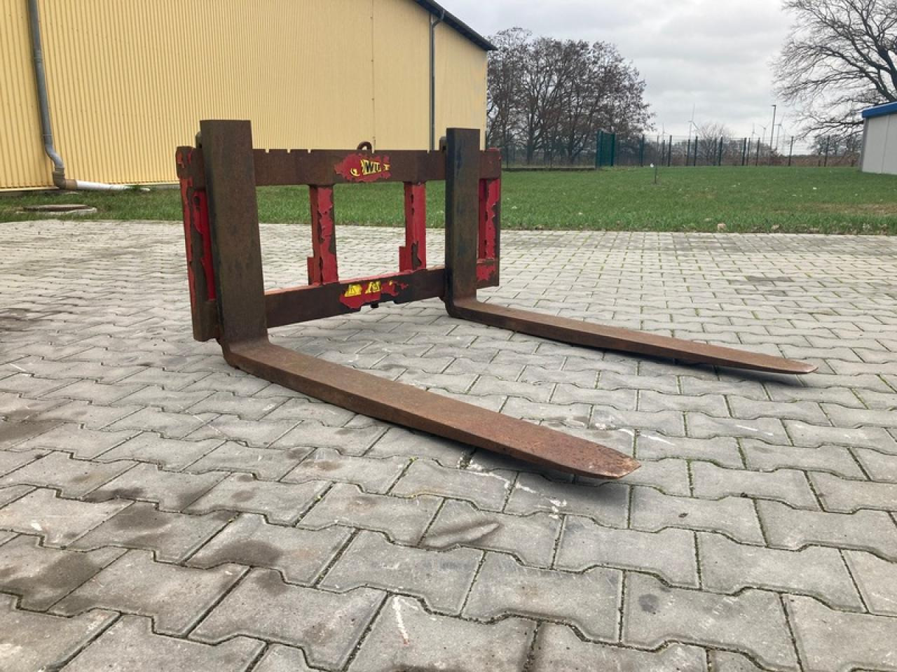 PALETTENGABEL F. MERLO - Raklapvilla: 3 kép. PALETTENGABEL F. MERLO - Raklapvilla: 3 kép.