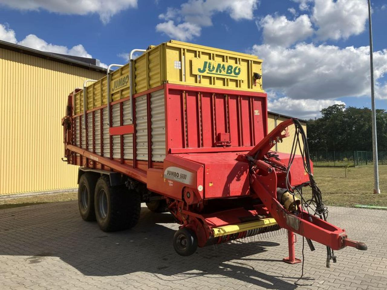 Pöttinger JUMBO 6600 - Rendfelszedő: 4 kép. Pöttinger JUMBO 6600 - Rendfelszedő: 4 kép.