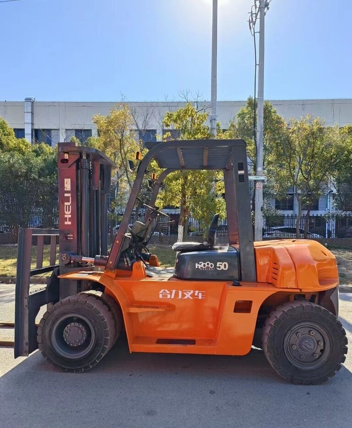 Heli h2000 5t 30 50 70 100 - Dízel targonca: 1 kép. Heli h2000 5t 30 50 70 100 - Dízel targonca: 1 kép.