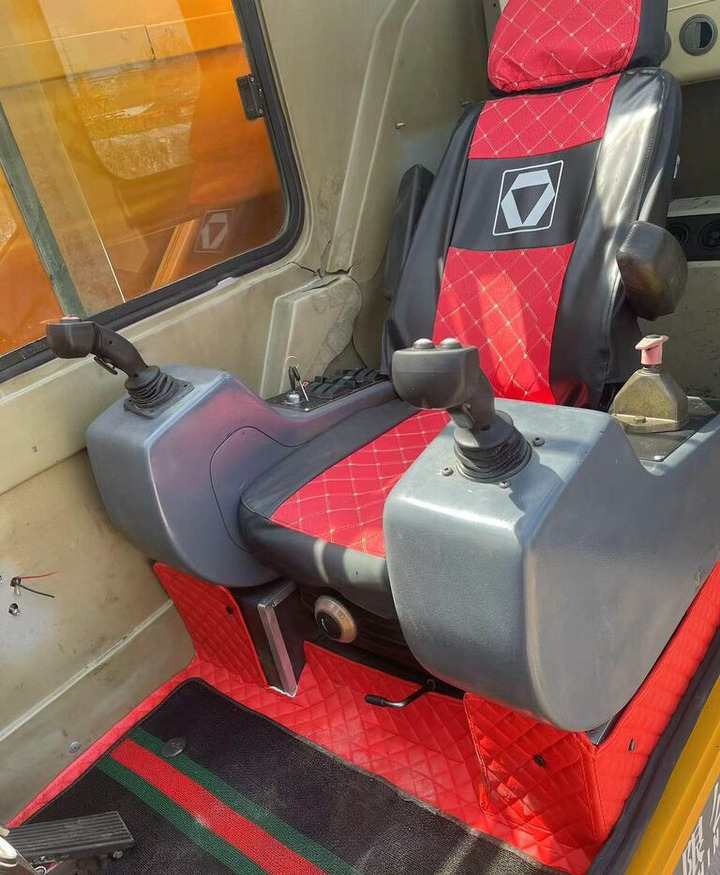 XCMG QY100K QY100K-II QY90K 100T 100ton 50 60 70 80 - Autódaru: 5 kép. XCMG QY100K QY100K-II QY90K 100T 100ton 50 60 70 80 - Autódaru: 5 kép.