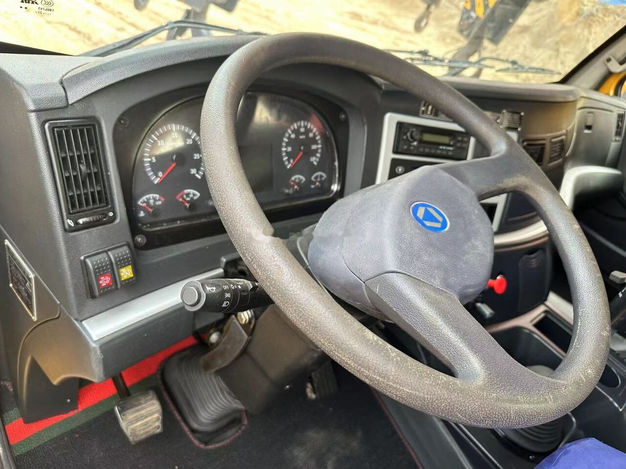 XCMG QY30K QY30KC - Autódaru: 4 kép. XCMG QY30K QY30KC - Autódaru: 4 kép.