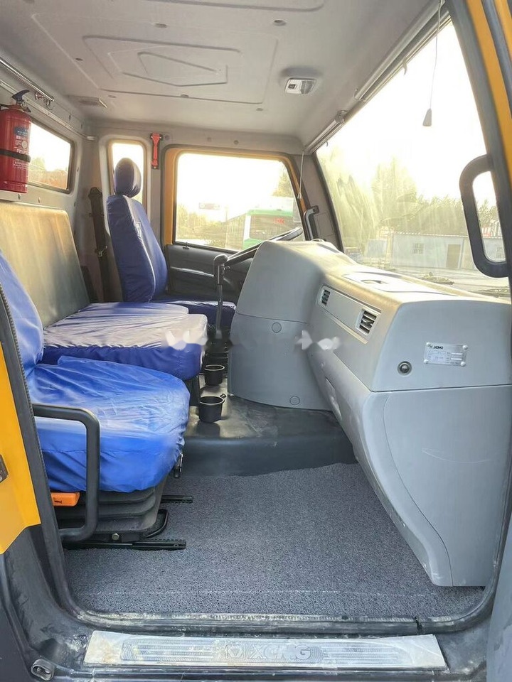 XCMG QY30KC QY30K XCT30 30T 30ton - Autódaru: 5 kép. XCMG QY30KC QY30K XCT30 30T 30ton - Autódaru: 5 kép.