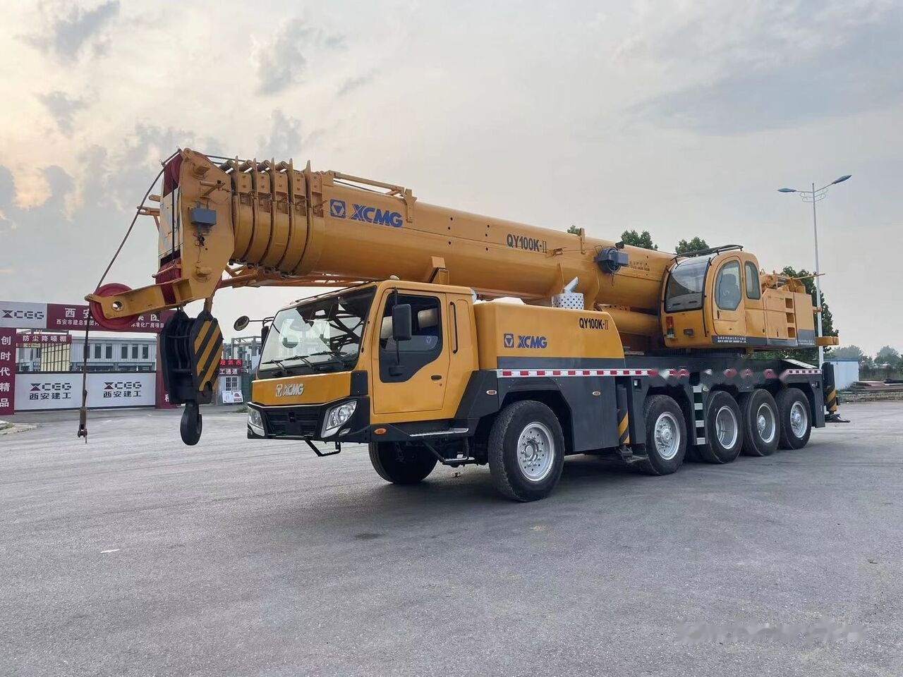 XCMG QY90K QY30K QY50K QY70K QAY200 truck crane - Autódaru: 1 kép. XCMG QY90K QY30K QY50K QY70K QAY200 truck crane - Autódaru: 1 kép.