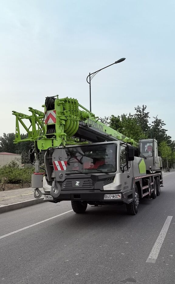 Zoomlion ZTC250 - Autódaru: 1 kép. Zoomlion ZTC250 - Autódaru: 1 kép.