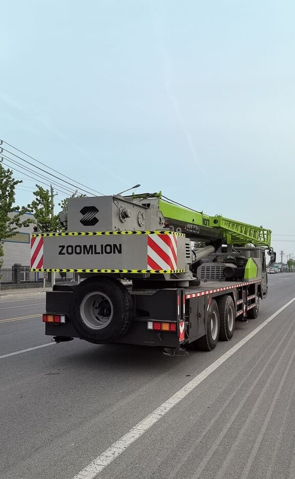 Zoomlion ZTC250 - Autódaru: 2 kép. Zoomlion ZTC250 - Autódaru: 2 kép.