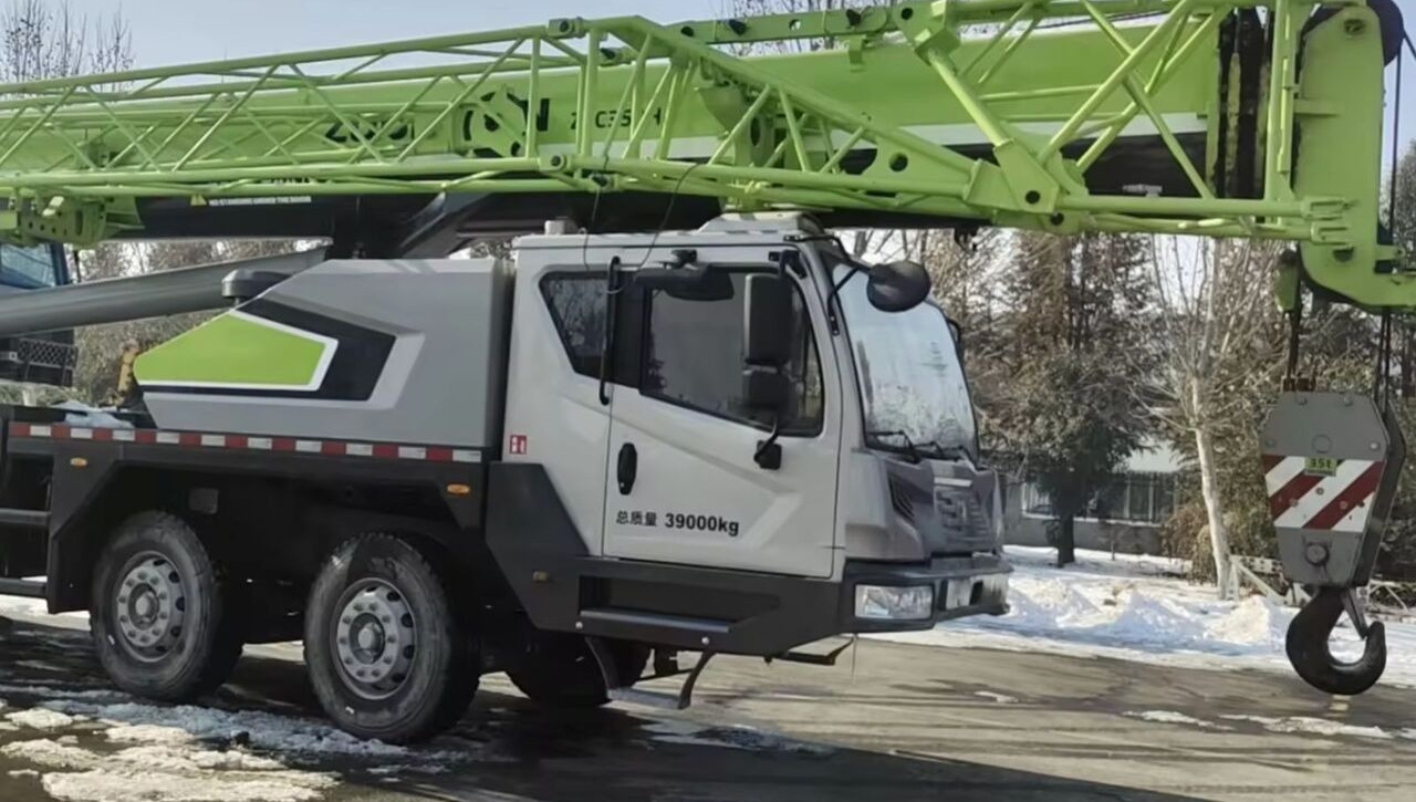 Zoomlion ZTC350 ZTC250 ZTC550 ZTC1000 - Autódaru: 5 kép. Zoomlion ZTC350 ZTC250 ZTC550 ZTC1000 - Autódaru: 5 kép.