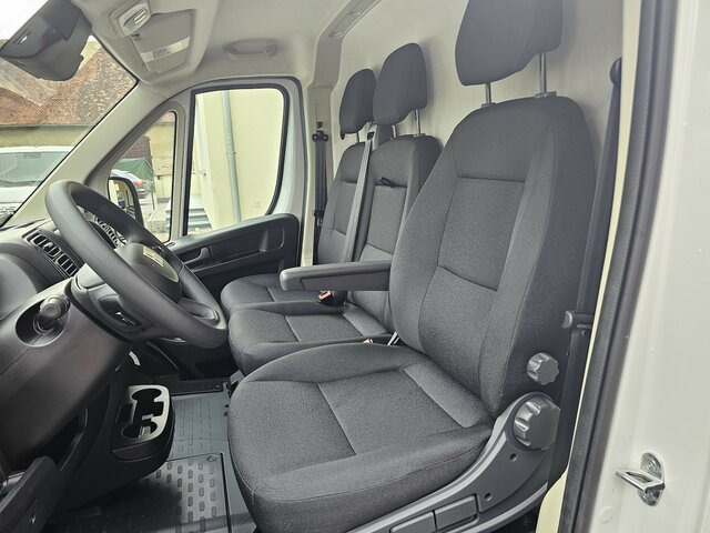 Új Furgon FIAT Ducato 35 140 Serie10-9.2 Modell 25 L2H1 sofort...: 40 kép. Új Furgon FIAT Ducato 35 140 Serie10-9.2 Modell 25 L2H1 sofort...: 40 kép.