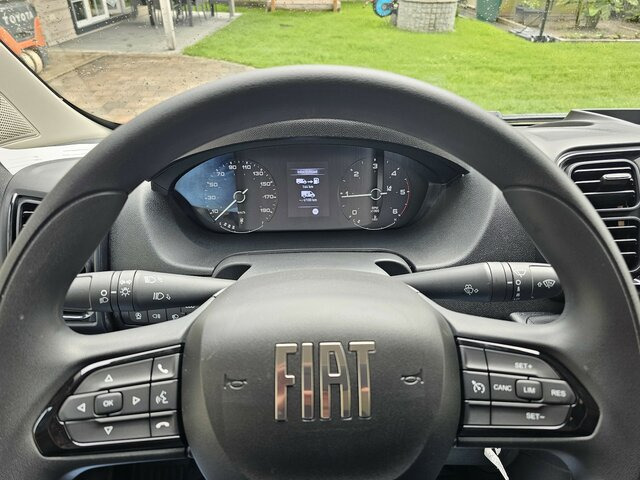 FIAT Ducato 35 L3H2 MAXI 13m³ 180 Klima Kamera - Furgon: 4 kép. FIAT Ducato 35 L3H2 MAXI 13m³ 180 Klima Kamera - Furgon: 4 kép.