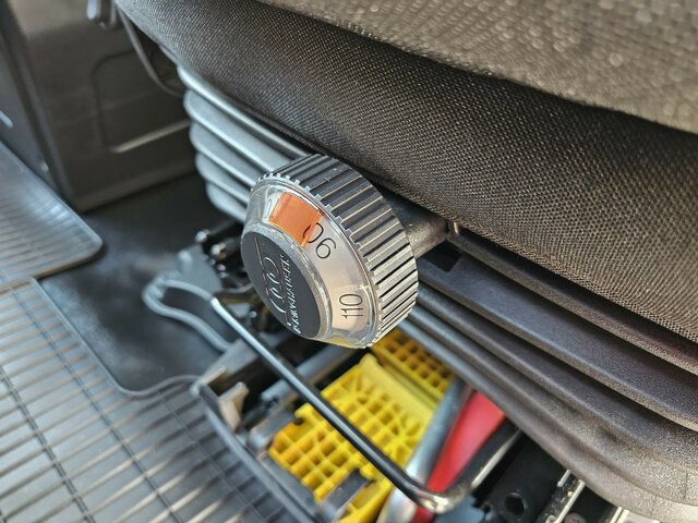 IVECO Daily 35S18 3.0 Koffer Voll-LED Navigation... - Dobozos kisteherautó: 4 kép. IVECO Daily 35S18 3.0 Koffer Voll-LED Navigation... - Dobozos kisteherautó: 4 kép.