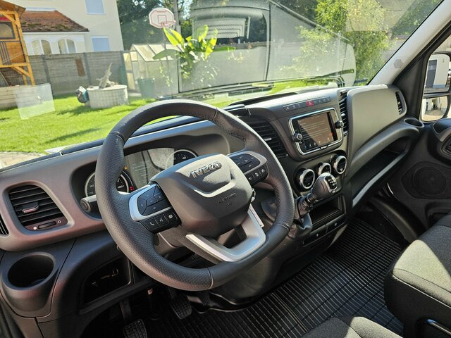 IVECO Daily 35S18 3.0 Koffer Voll-LED Navigation... - Dobozos kisteherautó: 5 kép. IVECO Daily 35S18 3.0 Koffer Voll-LED Navigation... - Dobozos kisteherautó: 5 kép.