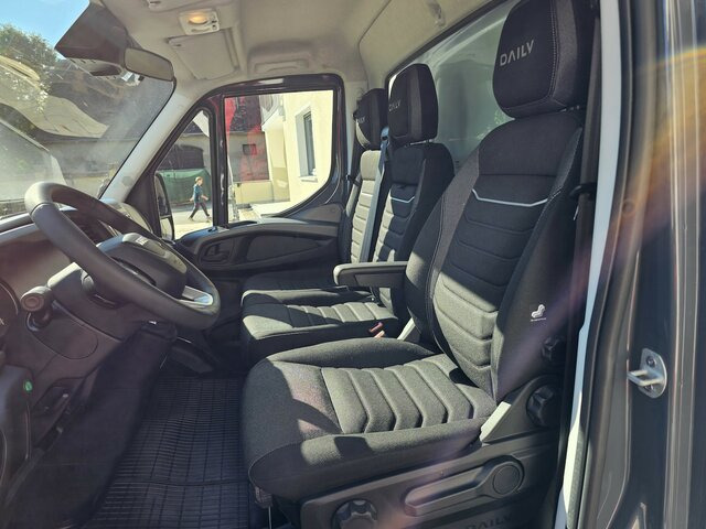 IVECO Daily 35S18 3.0 Koffer Voll-LED Navigation... - Dobozos kisteherautó: 2 kép. IVECO Daily 35S18 3.0 Koffer Voll-LED Navigation... - Dobozos kisteherautó: 2 kép.