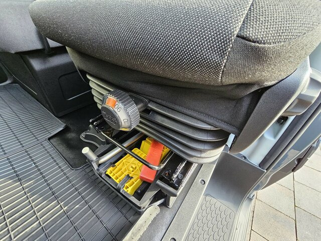 IVECO Daily 35S18HA8V DOKA Snoeks Mixto Hi-Matic 16m³ - Furgon, Duplakabinos kisteherautó: 5 kép. IVECO Daily 35S18HA8V DOKA Snoeks Mixto Hi-Matic 16m³ - Furgon, Duplakabinos kisteherautó: 5 kép.