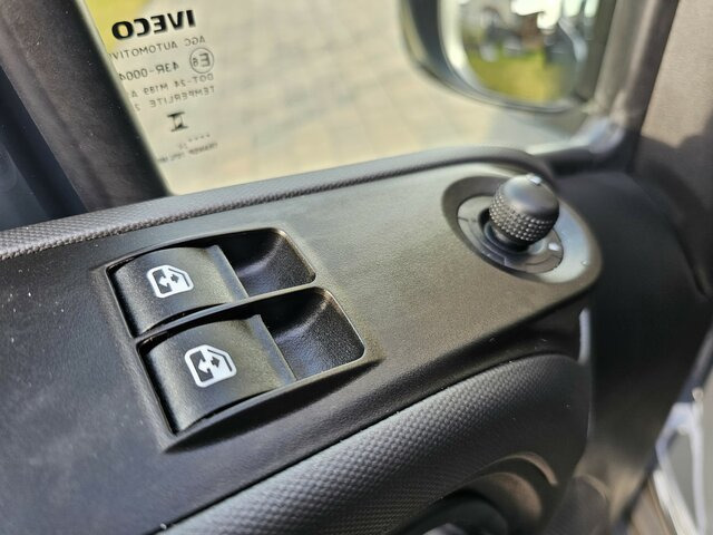 IVECO Daily 35S18HA8V DOKA Snoeks Mixto Hi-Matic 16m³ - Furgon, Duplakabinos kisteherautó: 2 kép. IVECO Daily 35S18HA8V DOKA Snoeks Mixto Hi-Matic 16m³ - Furgon, Duplakabinos kisteherautó: 2 kép.