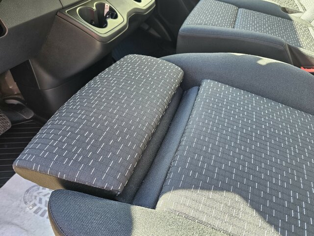 MERCEDES-BENZ Sprinter 317 CDI Kasten L2H2 AHK 3,5t MBUX10,25... - Furgon: 4 kép. MERCEDES-BENZ Sprinter 317 CDI Kasten L2H2 AHK 3,5t MBUX10,25... - Furgon: 4 kép.