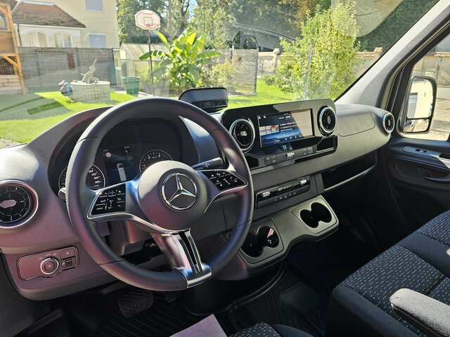 MERCEDES-BENZ Sprinter 317 CDI Kasten L2H2 AHK 3,5t MBUX10,25... - Furgon: 5 kép. MERCEDES-BENZ Sprinter 317 CDI Kasten L2H2 AHK 3,5t MBUX10,25... - Furgon: 5 kép.