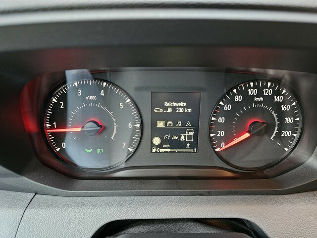 RENAULT Master L2H2 170 Neues Modell 10'' Navi Kamera - Furgon: 5 kép. RENAULT Master L2H2 170 Neues Modell 10'' Navi Kamera - Furgon: 5 kép.