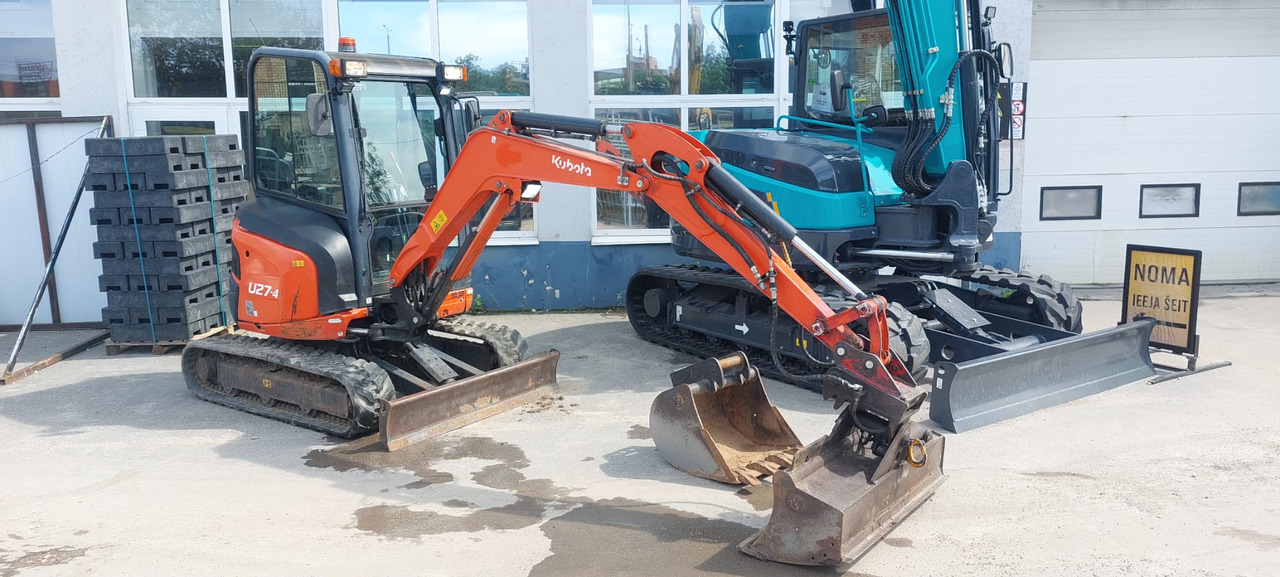 Kubota U27-4 HI - Minikotró: 2 kép. Kubota U27-4 HI - Minikotró: 2 kép.