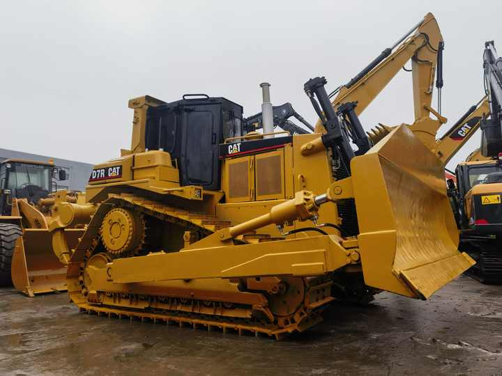 90% new Second Hand Construction Machinery Caterpillar D7R used cat d7r caterpillar bulldozer in stock - Buldózer: 5 kép. 90% new Second Hand Construction Machinery Caterpillar D7R used cat d7r caterpillar bulldozer in stock - Buldózer: 5 kép.