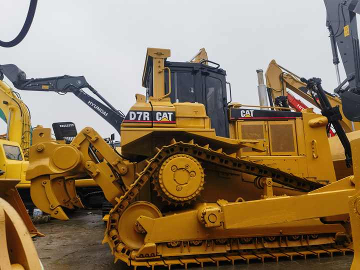 90% new Second Hand Construction Machinery Caterpillar D7R used cat d7r caterpillar bulldozer in stock - Buldózer: 4 kép. 90% new Second Hand Construction Machinery Caterpillar D7R used cat d7r caterpillar bulldozer in stock - Buldózer: 4 kép.
