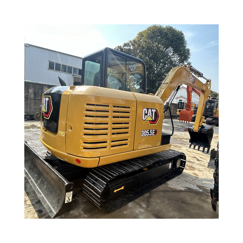 CAT 305.5E2 Excavator - Lánctalpas kotró: 2 kép. CAT 305.5E2 Excavator - Lánctalpas kotró: 2 kép.