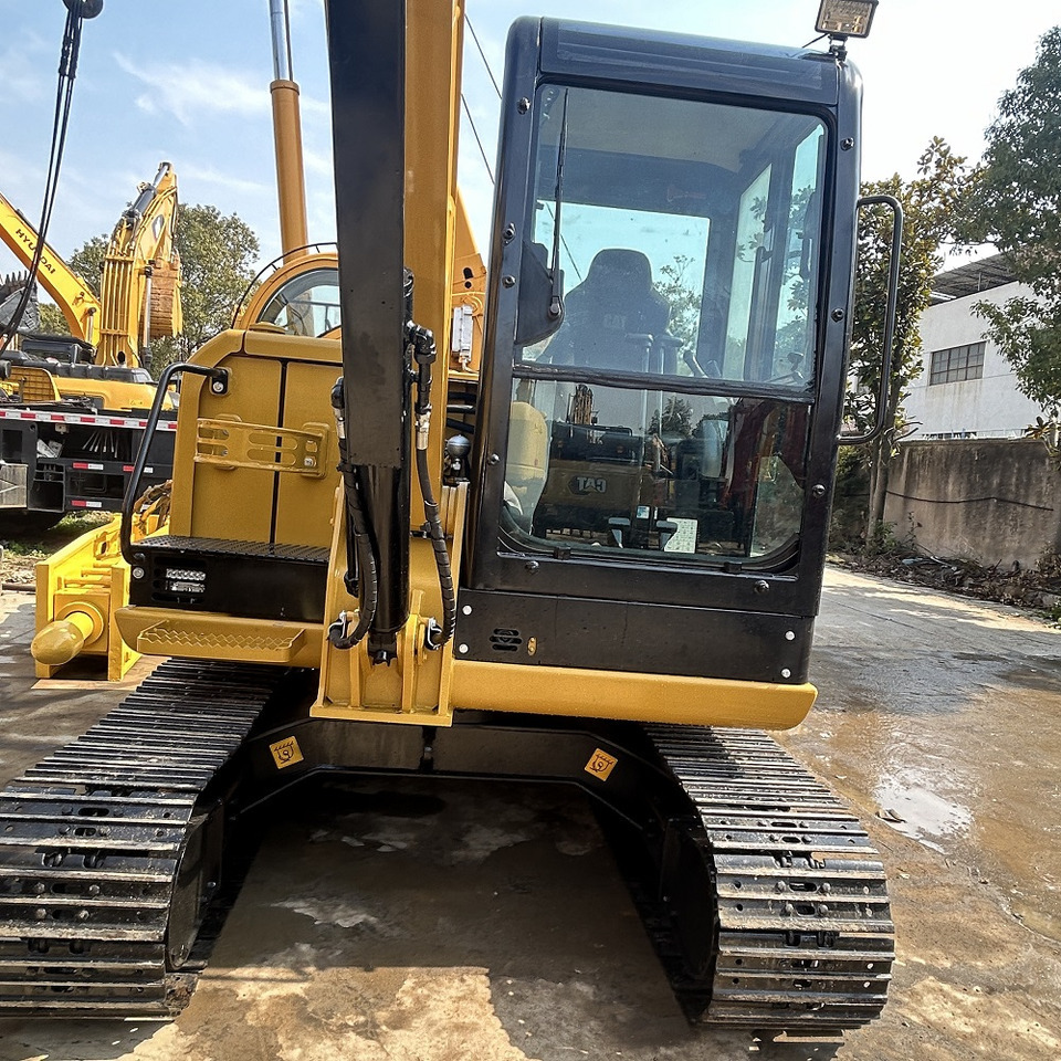 CAT 305.5E2 Excavator - Lánctalpas kotró: 5 kép. CAT 305.5E2 Excavator - Lánctalpas kotró: 5 kép.