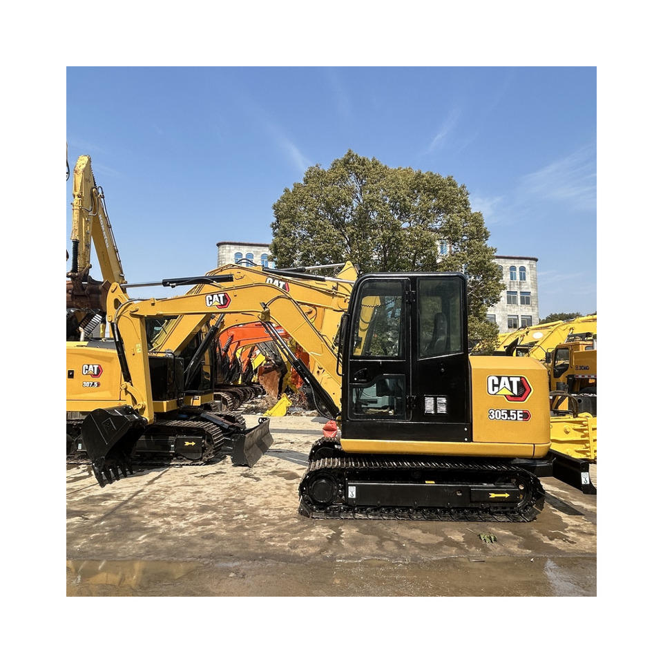 CAT 305.5E2 Excavator - Minikotró: 2 kép. CAT 305.5E2 Excavator - Minikotró: 2 kép.