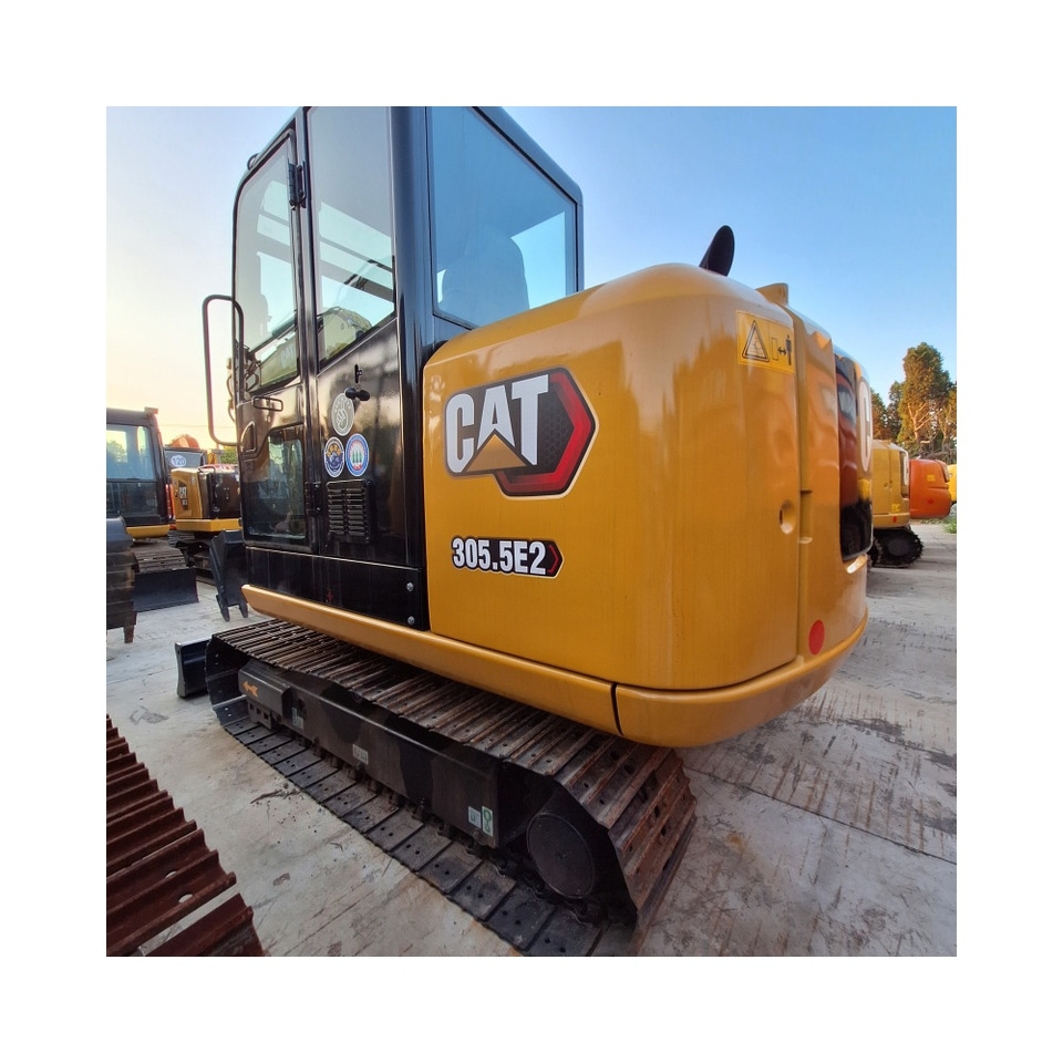 CAT 305.5E2 Excavator - Lánctalpas kotró: 1 kép. CAT 305.5E2 Excavator - Lánctalpas kotró: 1 kép.