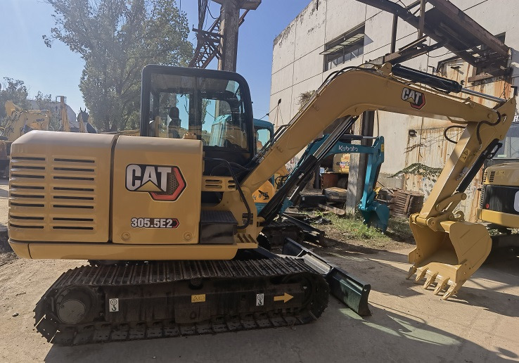 CAT 305.5E2 Excavator - Minikotró: 5 kép. CAT 305.5E2 Excavator - Minikotró: 5 kép.