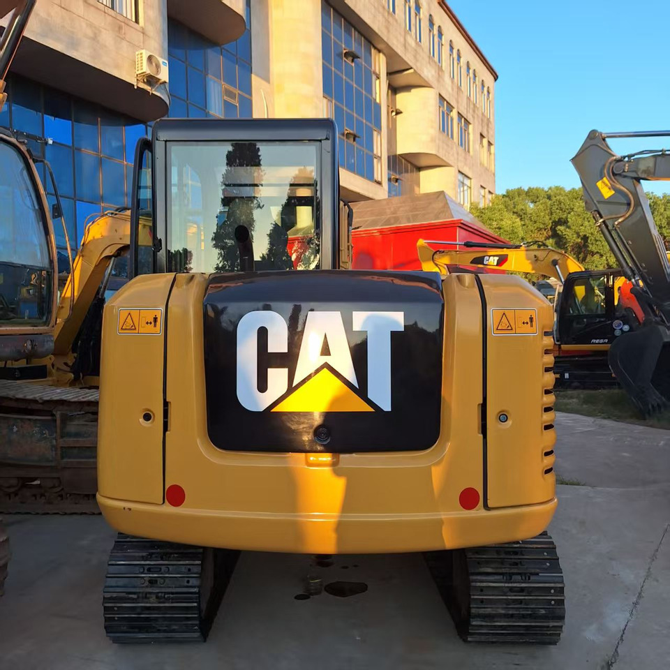 CAT 306E Excavator - Minikotró: 3 kép. CAT 306E Excavator - Minikotró: 3 kép.