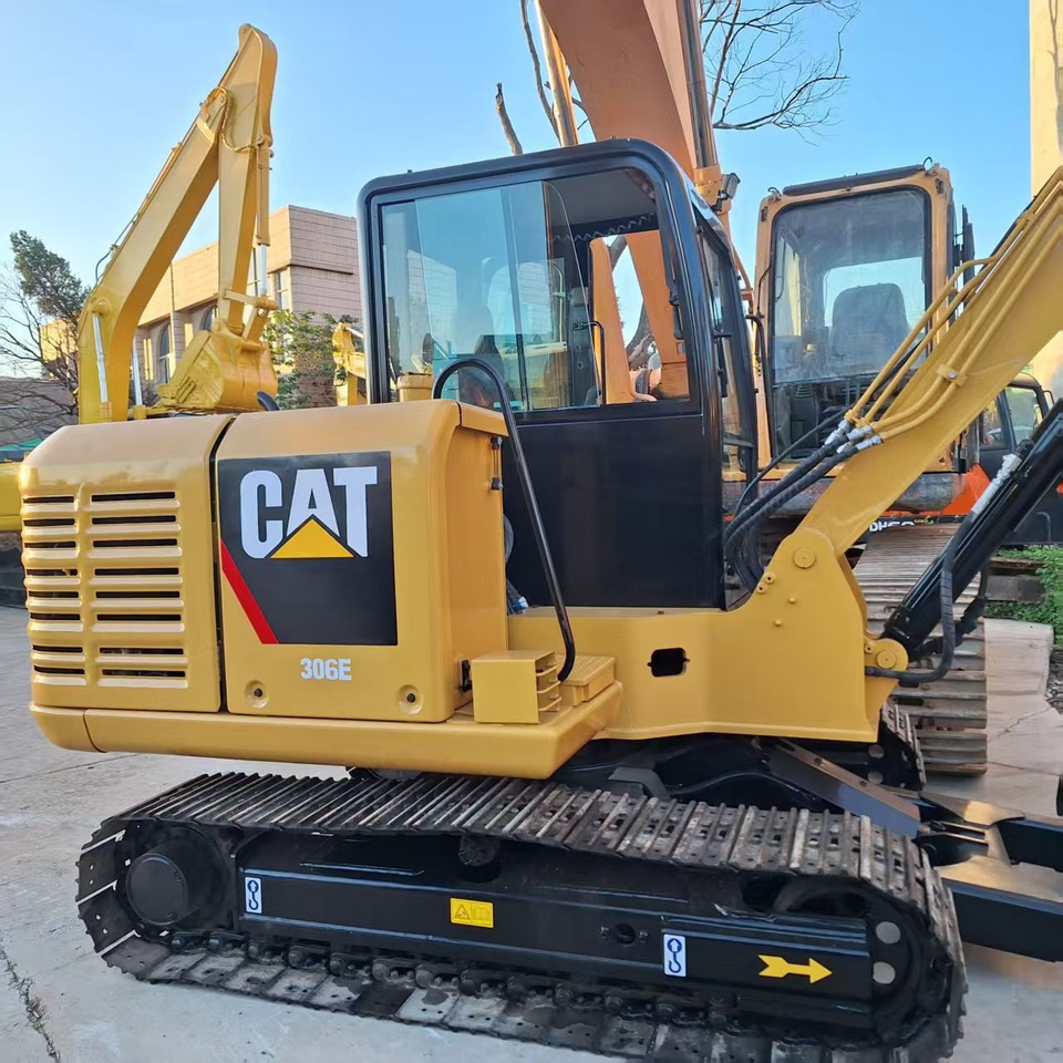 CAT 306E Excavator - Minikotró: 1 kép. CAT 306E Excavator - Minikotró: 1 kép.