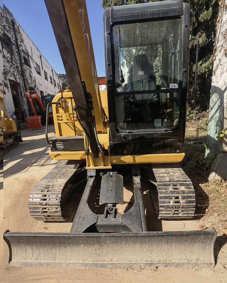 CAT 306E2 Excavator - Minikotró: 4 kép. CAT 306E2 Excavator - Minikotró: 4 kép.