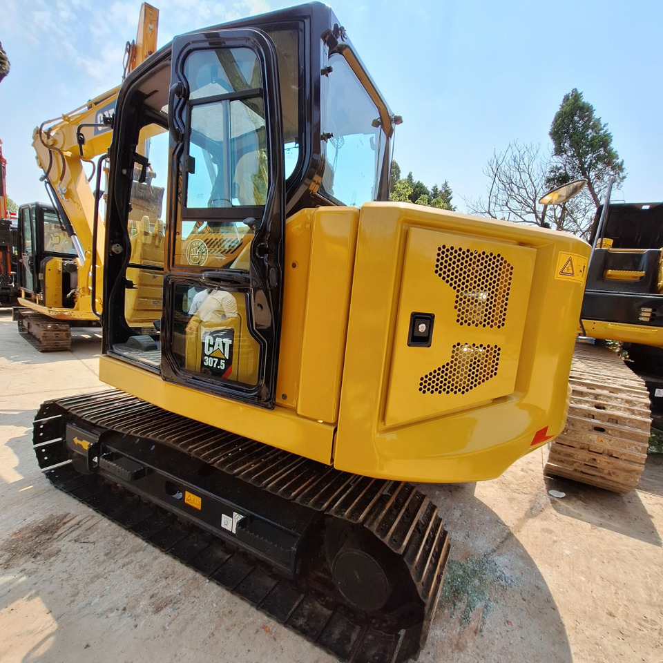 CAT 307.5 Excavator - Minikotró: 3 kép. CAT 307.5 Excavator - Minikotró: 3 kép.