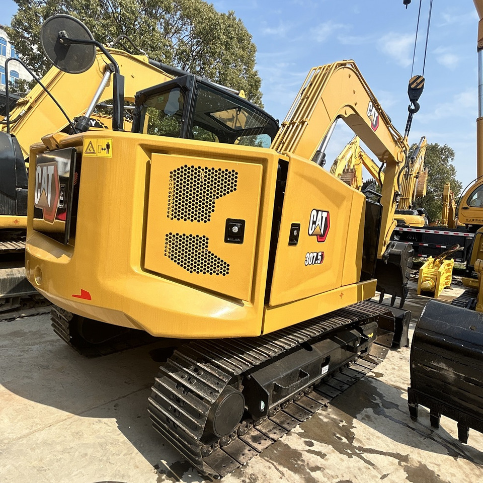 CAT 307.5 Excavator - Lánctalpas kotró: 2 kép. CAT 307.5 Excavator - Lánctalpas kotró: 2 kép.