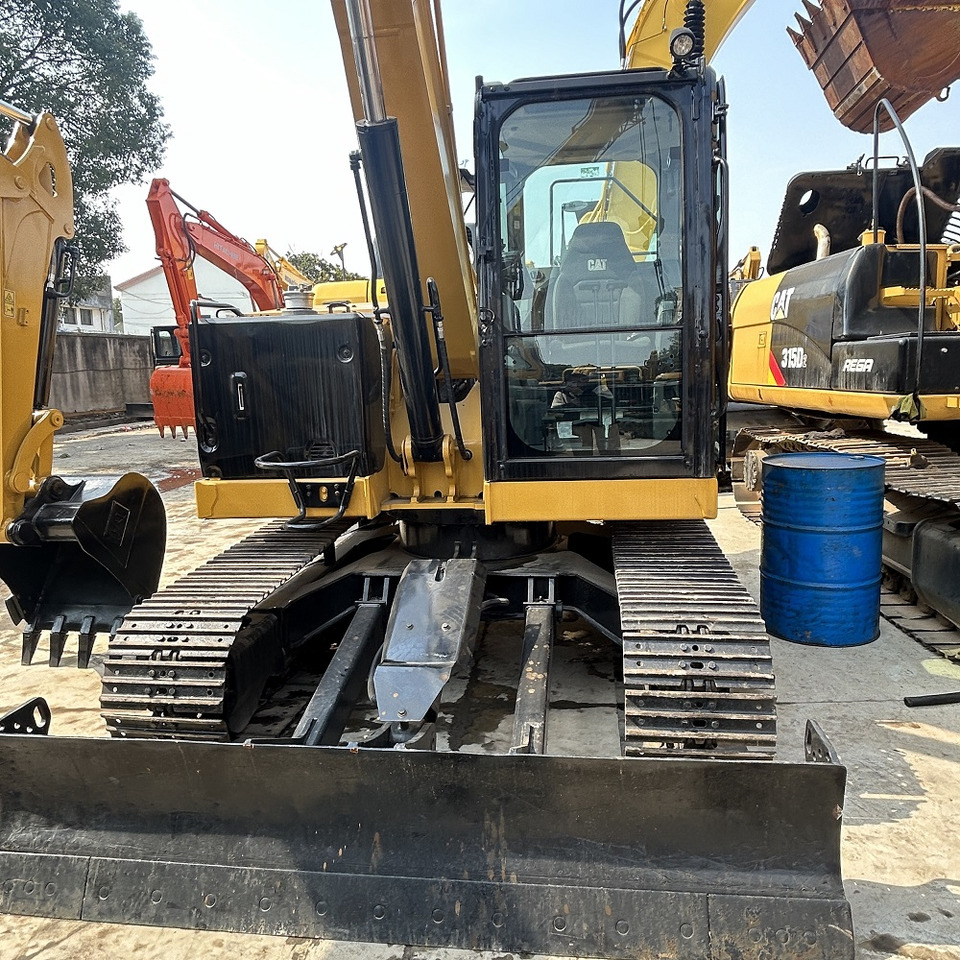CAT 307.5 Excavator - Lánctalpas kotró: 3 kép. CAT 307.5 Excavator - Lánctalpas kotró: 3 kép.