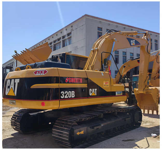 CAT 320B Excavator - Lánctalpas kotró: 4 kép. CAT 320B Excavator - Lánctalpas kotró: 4 kép.
